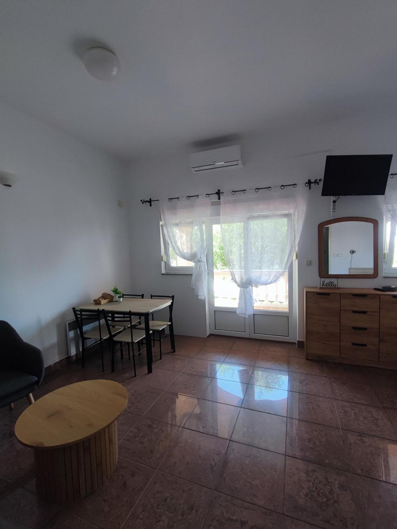 Guest house & Linda & Mario