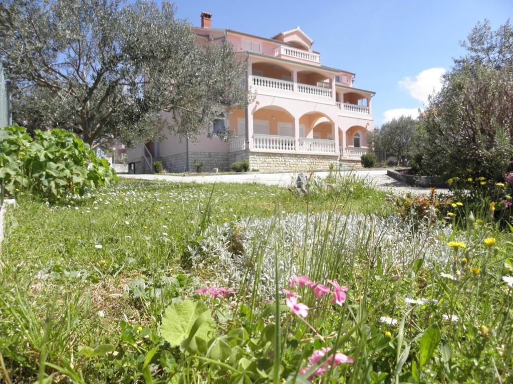 & Linda & Mario Guest house